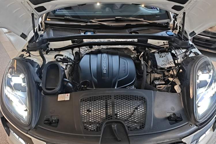 Used Porsche Macan 2018 Macan 2.0T Engine Bay
