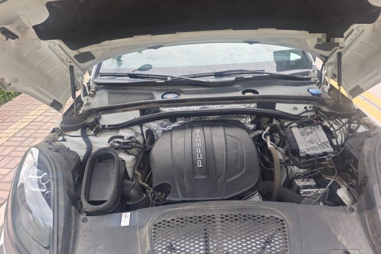 Used Porsche Macan 2018 Macan 2.0T Engine Bay