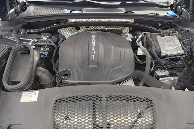 Used Porsche Macan 2018 Macan 2.0T Engine Bay