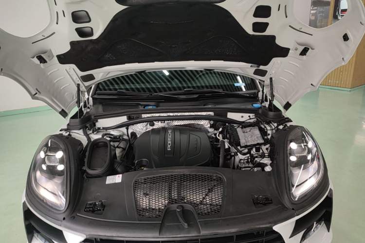 Used Porsche Macan 2018 Macan 2.0T Engine Bay