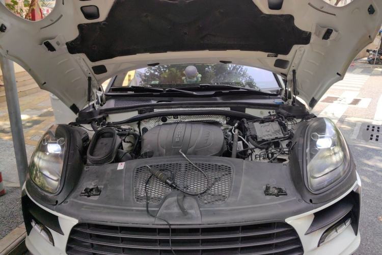 Used Porsche Macan 2018 Macan 2.0T Engine Bay