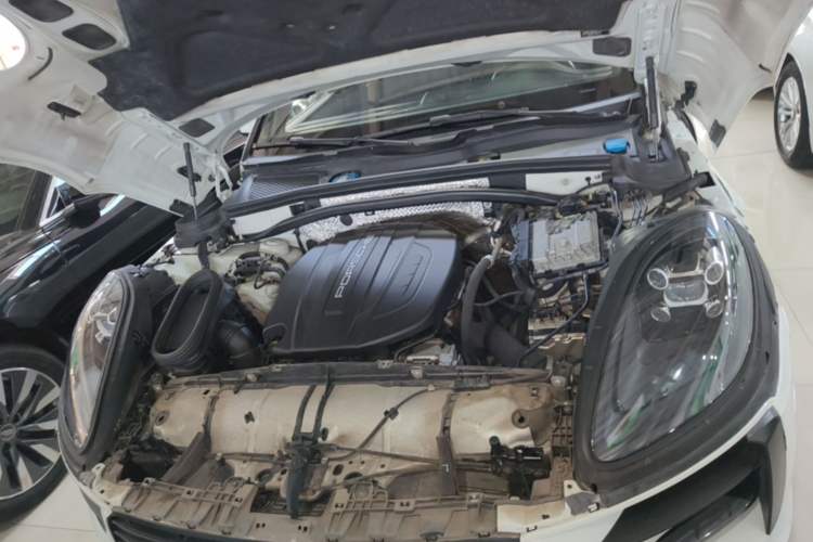 Used Porsche Macan 2018 Macan 2.0T Engine Bay