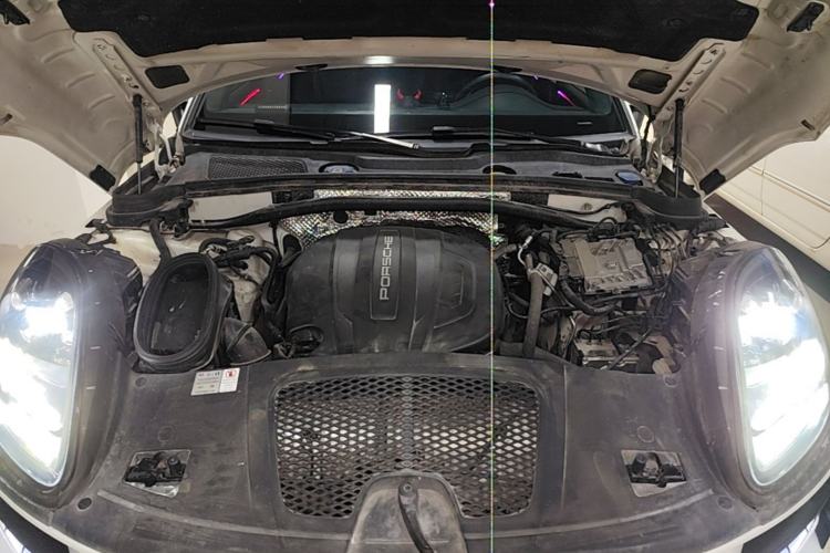 Used Porsche Macan 2018 Macan 2.0T Engine Bay