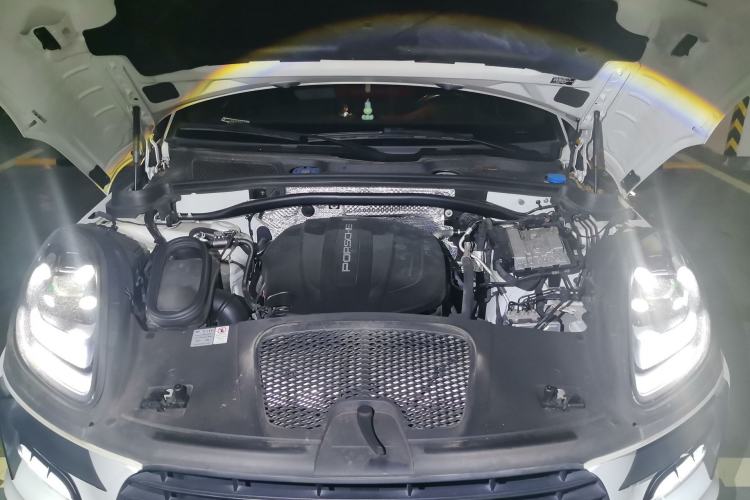 Used Porsche Macan 2018 Macan 2.0T Engine Bay