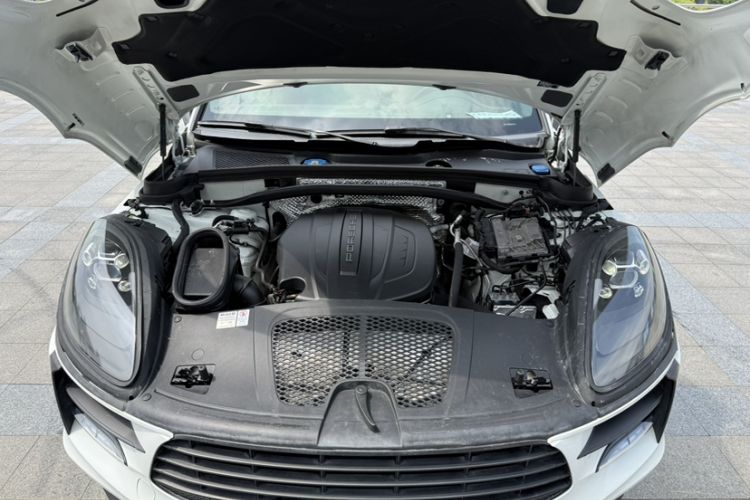 Used Porsche Macan 2018 Macan 2.0T Engine Bay