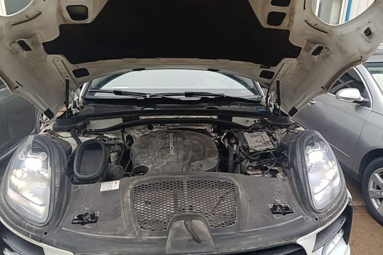 Used Porsche Macan 2018 Macan 2.0T Engine Bay