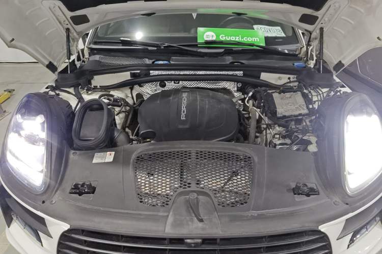 Used Porsche Macan 2018 Macan 2.0T Engine Bay