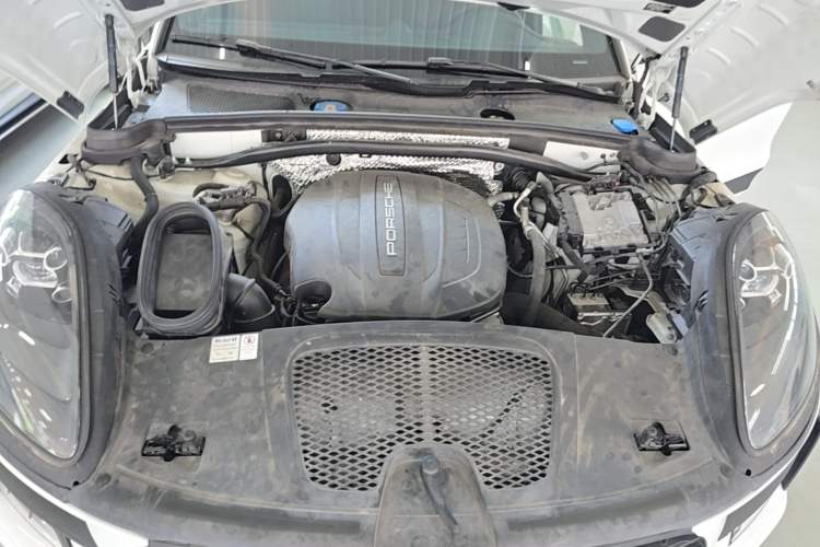 Used Porsche Macan 2018 Macan 2.0T Engine Bay