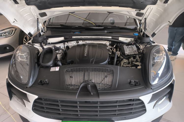 Used Porsche Macan 2018 Macan 2.0T Engine Bay