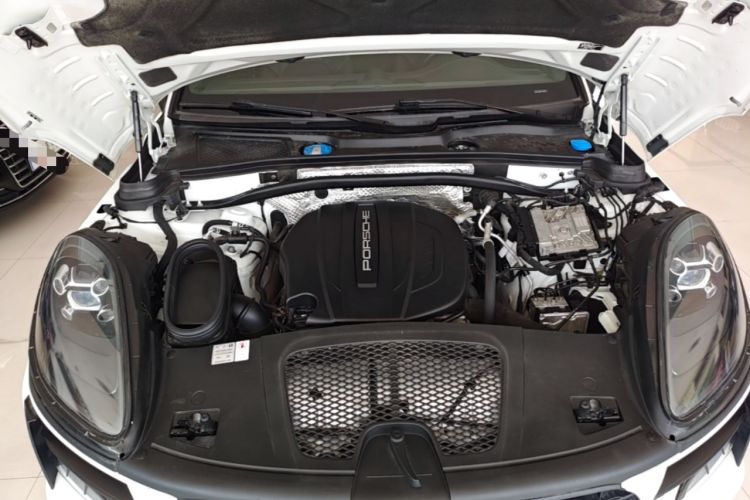 Used Porsche Macan 2018 Macan 2.0T Engine Bay