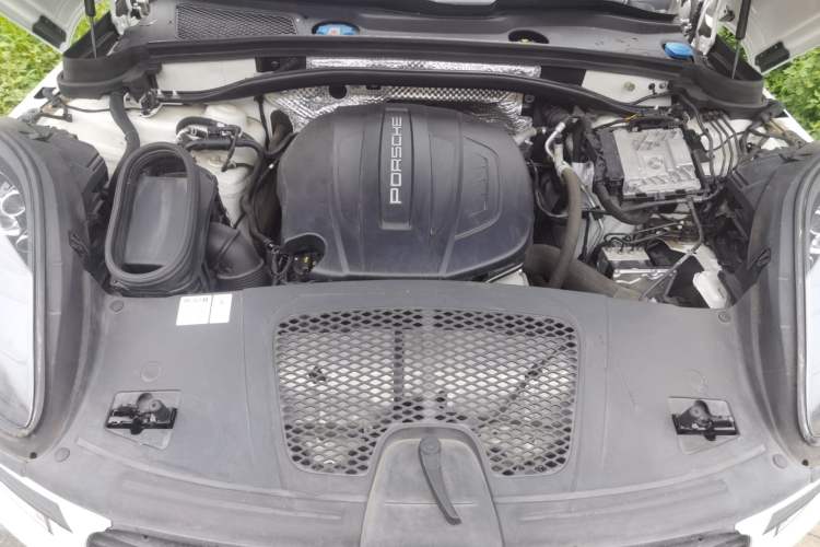 Used Porsche Macan 2018 Macan 2.0T Engine Bay