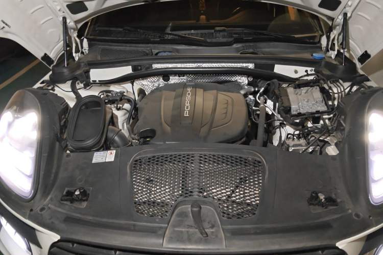Used Porsche Macan 2018 Macan 2.0T Engine Bay