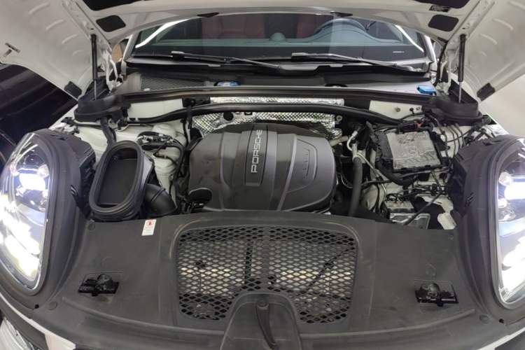 Used Porsche Macan 2018 Macan 2.0T Engine Bay