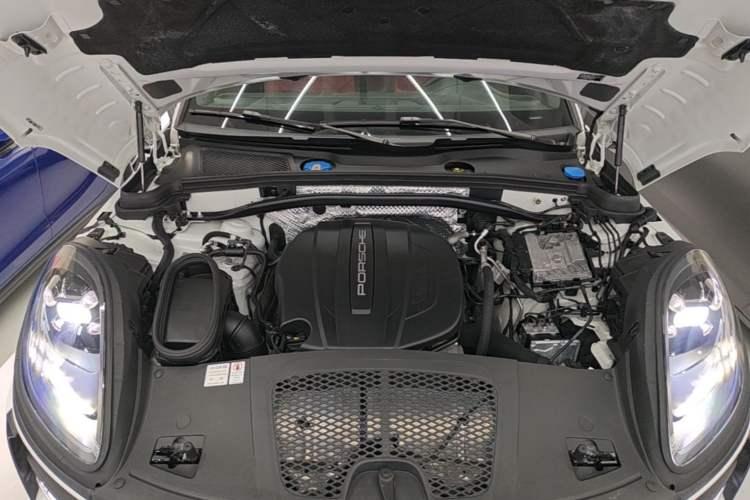 Used Porsche Macan 2018 Macan 2.0T Engine Bay
