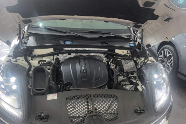 Used Porsche Macan 2018 Macan 2.0T Engine Bay