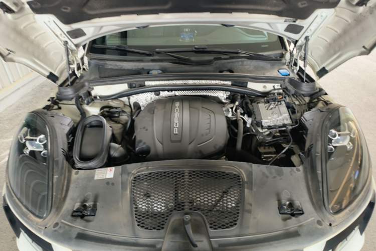 Used Porsche Macan 2018 Macan 2.0T Engine Bay