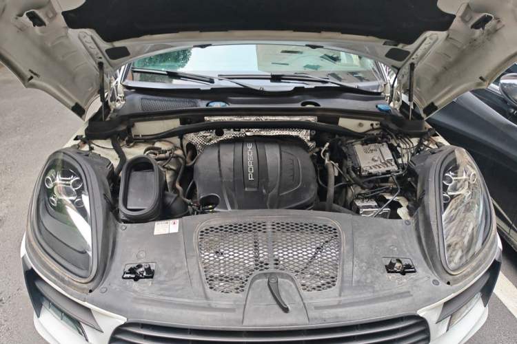 Used Porsche Macan 2018 Macan 2.0T Engine Bay