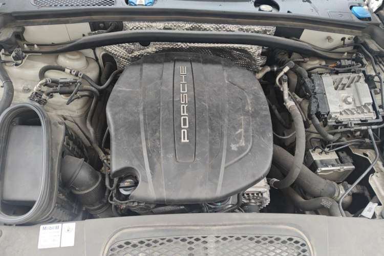 Used Porsche Macan 2018 Macan 2.0T Engine Bay