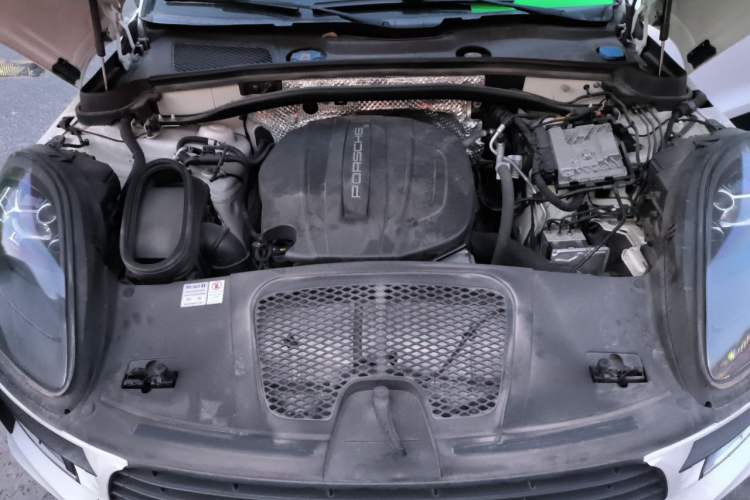 Used Porsche Macan 2018 Macan 2.0T Engine Bay