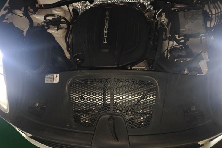 Used Porsche Macan 2018 Macan 2.0T Engine Bay