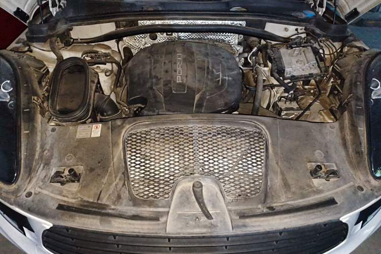 Used Porsche Macan 2018 Macan 2.0T Engine Bay