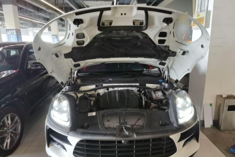 Used Porsche Macan 2018 Macan 2.0T Engine Bay