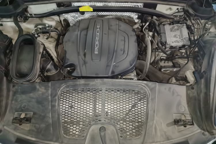 Used Porsche Macan 2018 Macan 2.0T Engine Bay