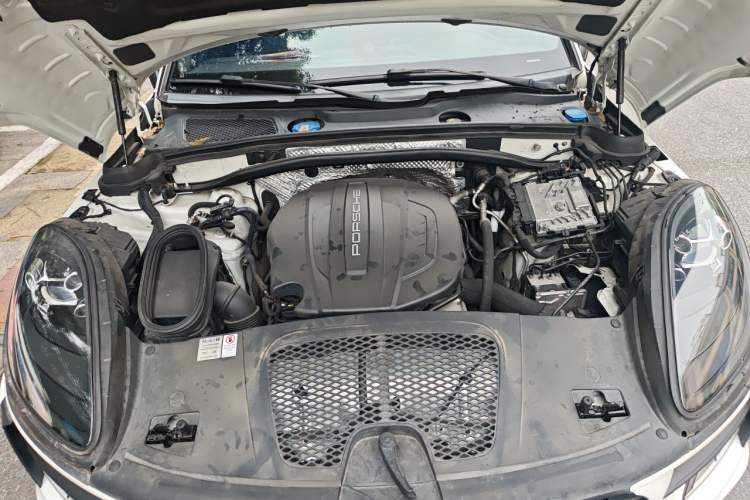 Used Porsche Macan 2018 Macan 2.0T Engine Bay
