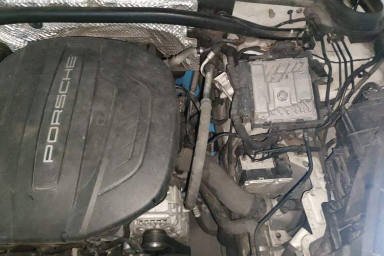Used Porsche Macan 2018 Macan 2.0T Engine Bay Left