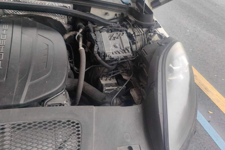 Used Porsche Macan 2018 Macan 2.0T Engine Bay Left