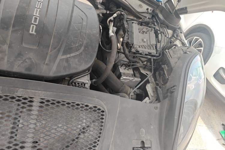 Used Porsche Macan 2018 Macan 2.0T Engine Bay Left