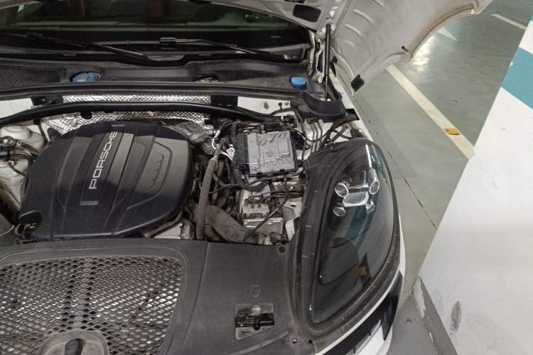 Used Porsche Macan 2018 Macan 2.0T Engine Bay Left