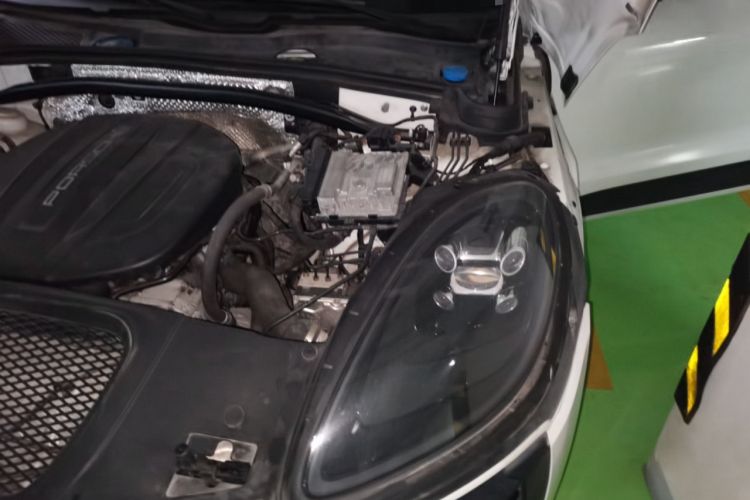 Used Porsche Macan 2018 Macan 2.0T Engine Bay Left