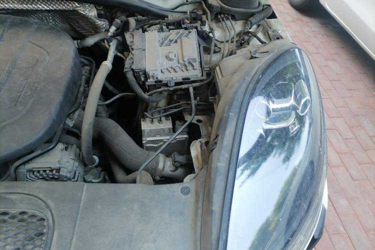 Used Porsche Macan 2018 Macan 2.0T Engine Bay Left