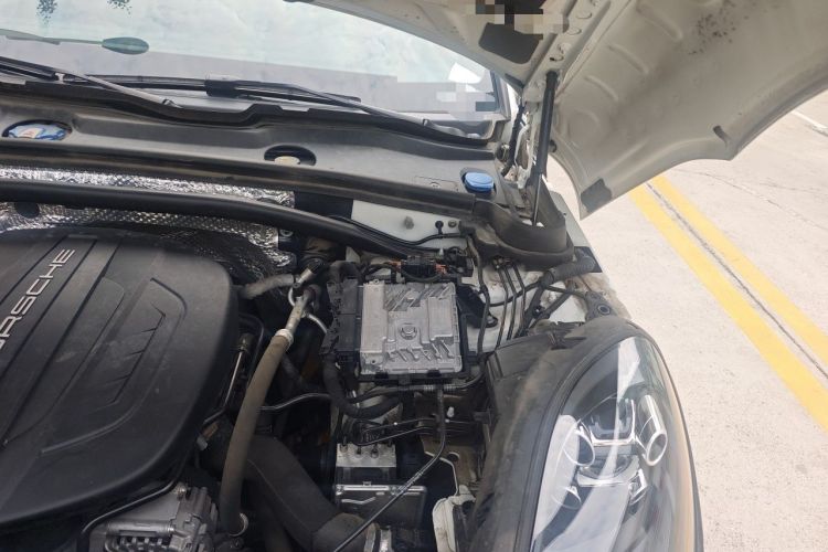 Used Porsche Macan 2018 Macan 2.0T Engine Bay Left