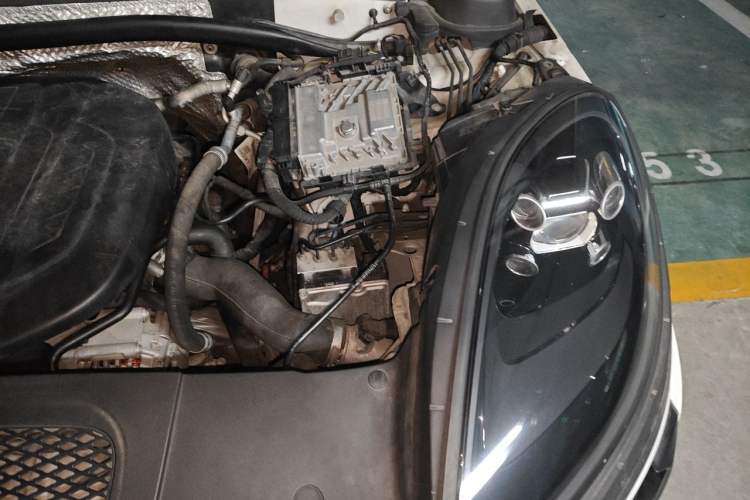 Used Porsche Macan 2018 Macan 2.0T Engine Bay Left