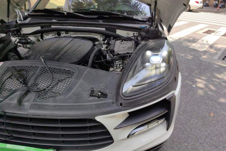 Used Porsche Macan 2018 Macan 2.0T Engine Bay Left