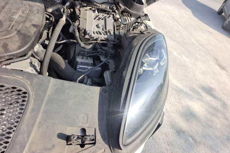Used Porsche Macan 2018 Macan 2.0T Engine Bay Left