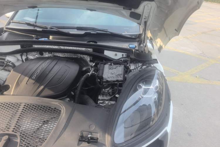 Used Porsche Macan 2018 Macan 2.0T Engine Bay Left