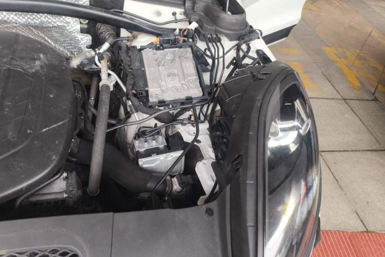 Used Porsche Macan 2018 Macan 2.0T Engine Bay Left