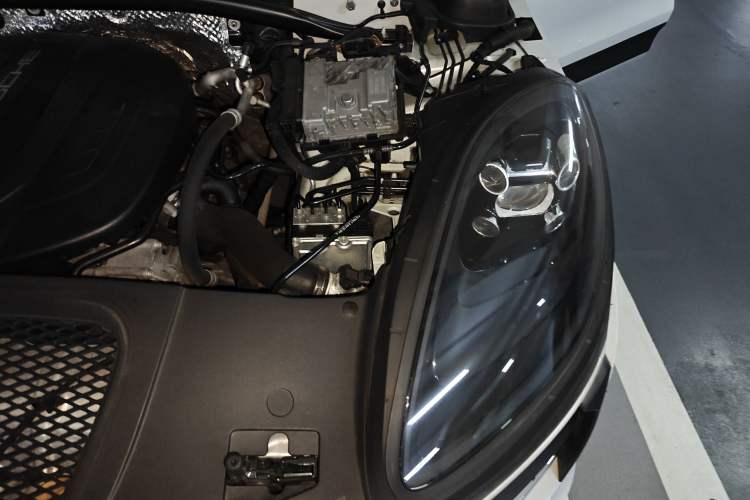 Used Porsche Macan 2018 Macan 2.0T Engine Bay Left