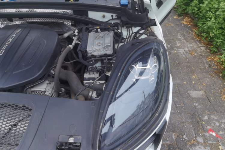 Used Porsche Macan 2018 Macan 2.0T Engine Bay Left