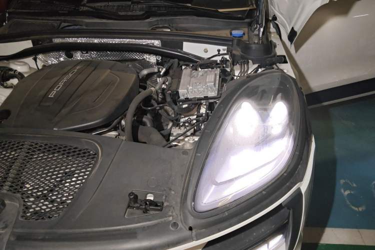 Used Porsche Macan 2018 Macan 2.0T Engine Bay Left