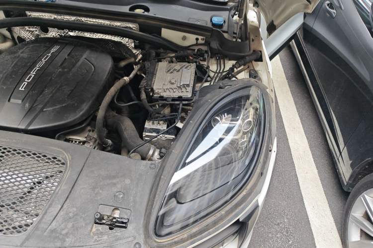 Used Porsche Macan 2018 Macan 2.0T Engine Bay Left