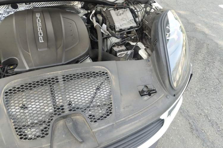 Used Porsche Macan 2018 Macan 2.0T Engine Bay Left