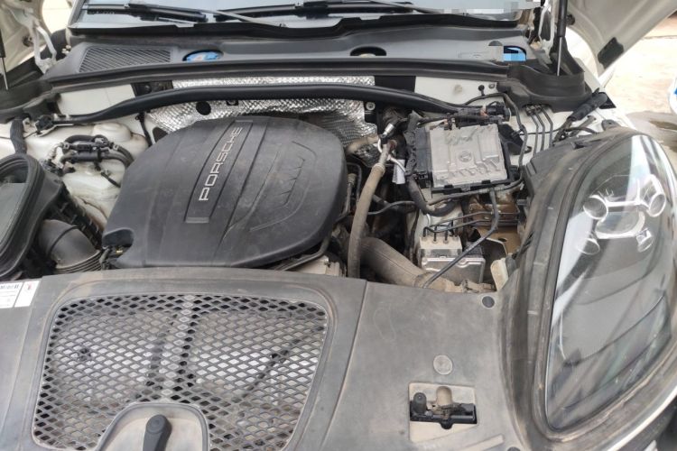Used Porsche Macan 2018 Macan 2.0T Engine Bay Left