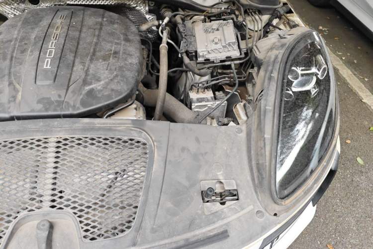 Used Porsche Macan 2018 Macan 2.0T Engine Bay Left