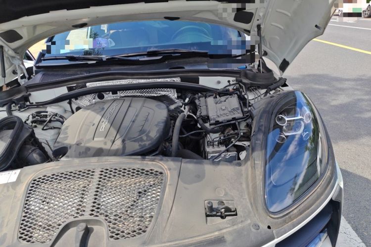 Used Porsche Macan 2018 Macan 2.0T Engine Bay Left