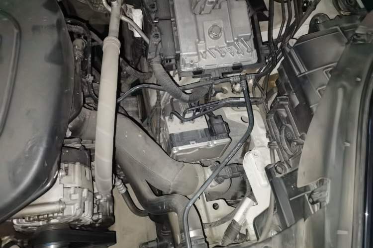 Used Porsche Macan 2018 Macan 2.0T Engine Bay Left