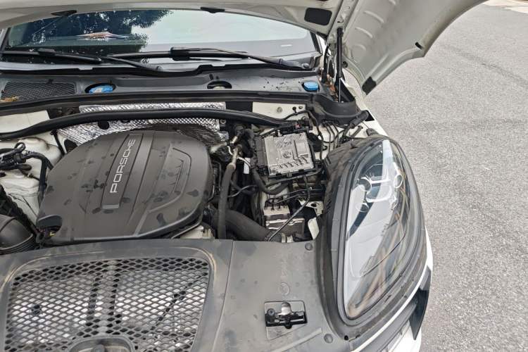 Used Porsche Macan 2018 Macan 2.0T Engine Bay Left